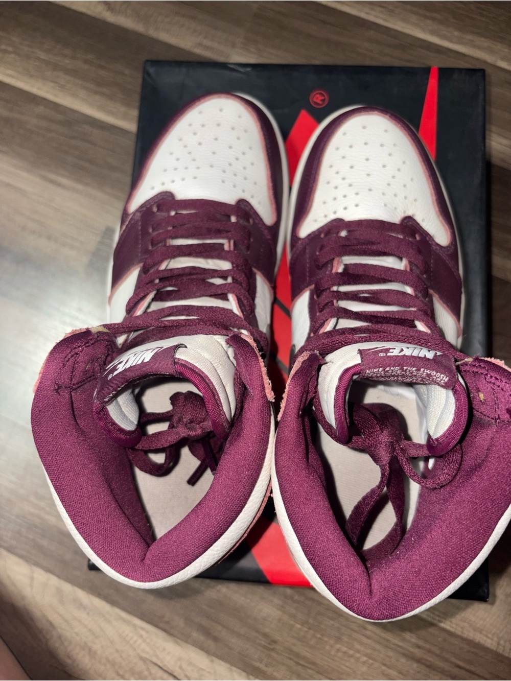 Men’s Nike Air Jordan 1 High Bordeaux trainer Size 10 Burgundy Silver Maroon - Picture 3 of 8